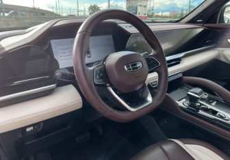 Подержанный автомобиль Geely Monjaro 2023 года (13 фото)