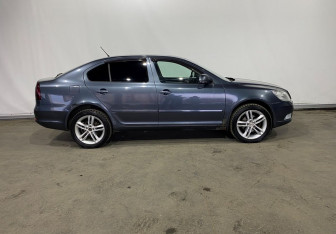 Подержанный автомобиль Skoda Octavia Liftback 2011 года (8 фото)