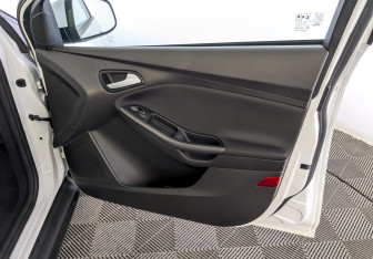 Подержанный автомобиль Ford Focus Sedan 2017 года (24 фото)