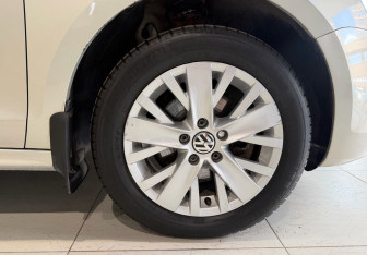 Подержанный автомобиль Volkswagen Jetta Sedan 2014 года (18 фото)