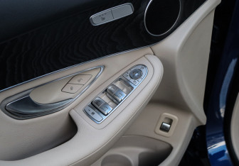 Подержанный автомобиль Mercedes-Benz GLC Coupe 2019 года (16 фото)