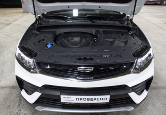 Подержанный автомобиль Geely Tugella 2021 года (9 фото)