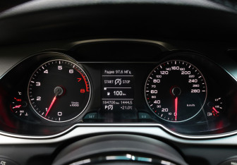 Подержанный автомобиль Audi A4 Sedan 2014 года (10 фото)