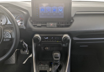 Подержанный автомобиль Toyota RAV4 2021 года (10 фото)
