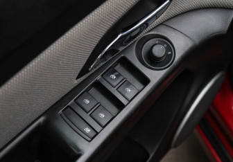 Подержанный автомобиль Chevrolet Cruze Sedan 2011 года (13 фото)
