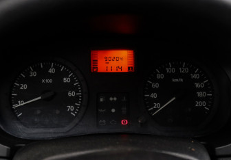 Подержанный автомобиль Renault Logan Sedan 2006 года (14 фото)