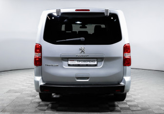 Подержанный автомобиль Peugeot Traveller 2017 года (6 фото)