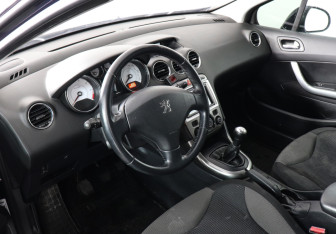 Подержанный автомобиль Peugeot 308 Hatchback 2011 года (5 фото)