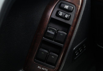 Подержанный автомобиль Toyota Land Cruiser Prado 2013 года (22 фото)