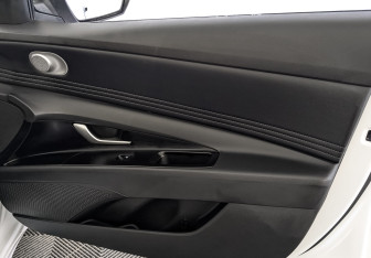 Подержанный автомобиль Hyundai Elantra Sedan 2023 года (25 фото)