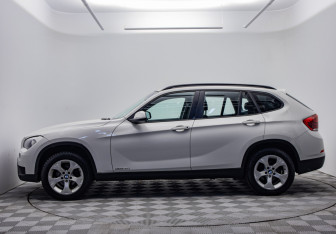 Подержанный автомобиль BMW X1 2013 года (8 фото)