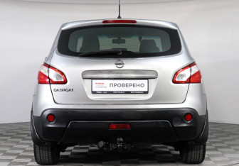 Подержанный автомобиль Nissan Qashqai 2010 года (6 фото)