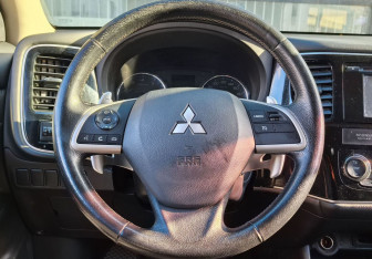 Подержанный автомобиль Mitsubishi Outlander 2014 года (14 фото)