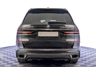 Подержанный автомобиль BMW X7 2024 года (6 фото)