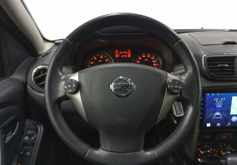 Подержанный автомобиль Nissan Terrano 2014 года (12 фото)