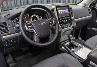 Подержанный автомобиль Toyota Land Cruiser Suv 2019 года (16 фото)