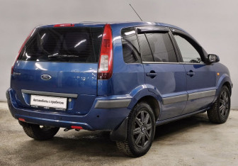 Подержанный автомобиль Ford Fusion 2007 года (5 фото)