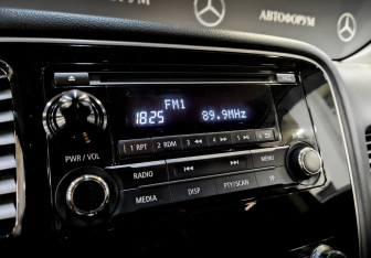 Подержанный автомобиль Mitsubishi Outlander 2022 года (15 фото)