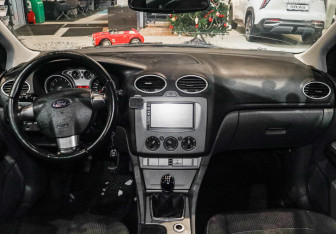 Подержанный автомобиль Ford Focus Hatchback 2008 года (9 фото)