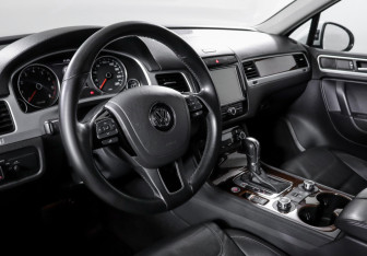 Подержанный автомобиль Volkswagen Touareg 2013 года (14 фото)