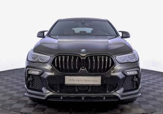 Подержанный автомобиль BMW X6 2021 года (2 фото)