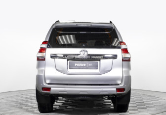 Подержанный автомобиль Toyota Land Cruiser Prado 2014 года (6 фото)