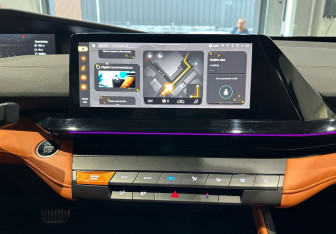 Подержанный автомобиль Changan UNI-V 2023 года (16 фото)