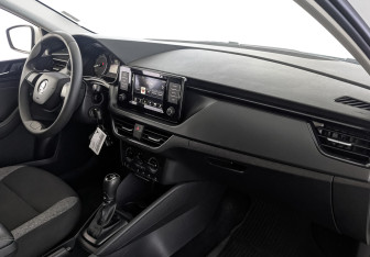 Подержанный автомобиль Skoda Rapid Liftback 2021 года (13 фото)