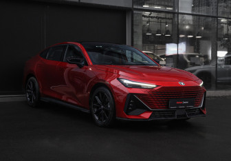 Подержанный автомобиль Changan UNI-V 2023 года (3 фото)