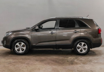 Подержанный автомобиль Kia Sorento 2014 года (8 фото)