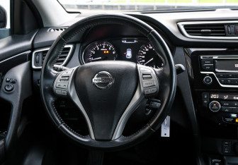 Подержанный автомобиль Nissan Qashqai 2017 года (16 фото)