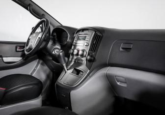 Подержанный автомобиль Hyundai H-1 2010 года (9 фото)