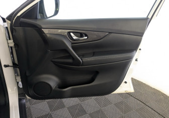 Подержанный автомобиль Nissan X-Trail 2018 года (25 фото)