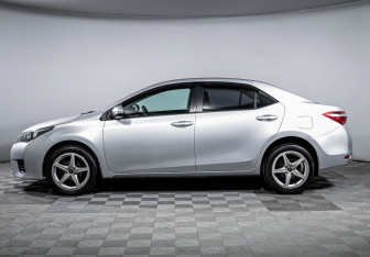 Подержанный автомобиль Toyota Corolla Sedan 2014 года (8 фото)
