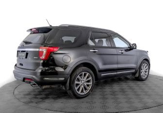 Подержанный автомобиль Ford Explorer 2018 года (5 фото)