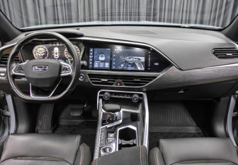Подержанный автомобиль Geely Tugella 2023 года (13 фото)