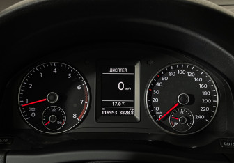 Подержанный автомобиль Volkswagen Golf Plus 2013 года (11 фото)