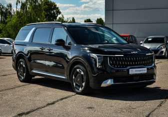 Подержанный автомобиль Kia Carnival 2024 года (3 фото)