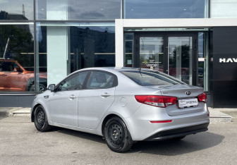 Подержанный автомобиль Kia Rio Sedan 2015 года (7 фото)