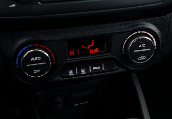 Подержанный автомобиль Kia Rio Sedan 2012 года (17 фото)