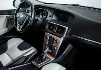 Подержанный автомобиль Volvo V40 Hatchback 2013 года (10 фото)