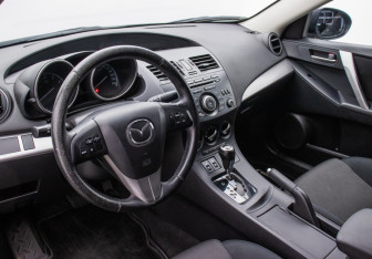 Подержанный автомобиль Mazda 3 Sedan 2013 года (9 фото)