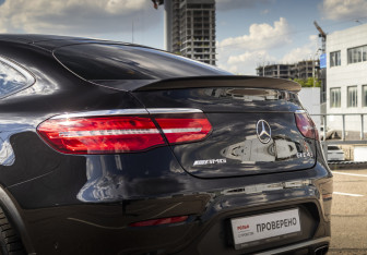 Подержанный автомобиль Mercedes-Benz GLC AMG 2018 года (11 фото)