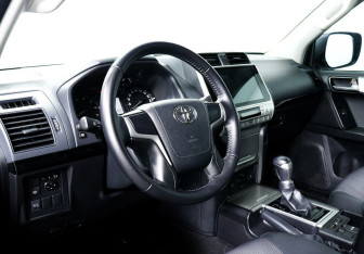 Подержанный автомобиль Toyota Land Cruiser Prado 2020 года (10 фото)
