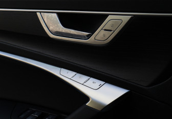 Подержанный автомобиль Audi A6 Sedan 2025 года (22 фото)
