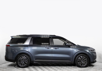 Подержанный автомобиль Kia Carnival 2020 года (4 фото)