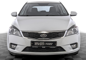 Подержанный автомобиль Kia Ceed Hatchback 2010 года (2 фото)