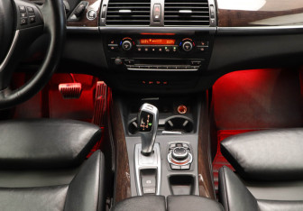 Подержанный автомобиль BMW X5 2013 года (9 фото)