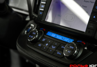 Подержанный автомобиль Toyota RAV4 2018 года (13 фото)