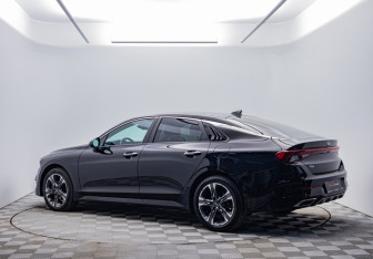 Подержанный автомобиль Kia K5 2021 года (7 фото)